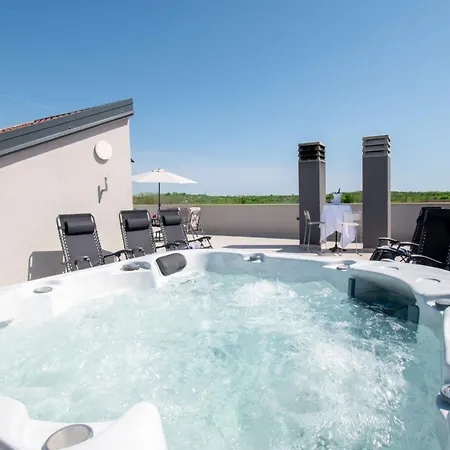Villa Ivana Mit Jacuzzi In Pula,istrien Pula