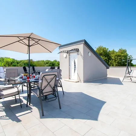 Ivana Mit Jacuzzi In Pula,istrien Villa