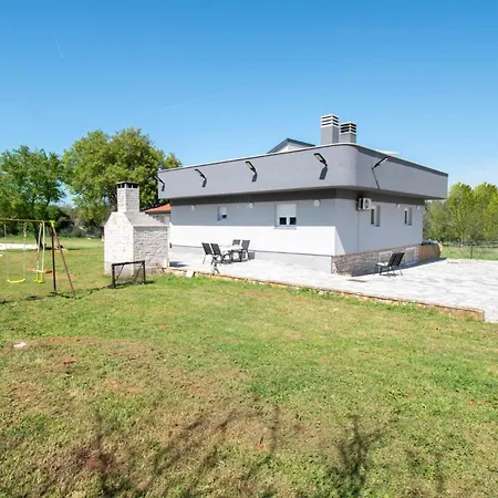 빌라 Ivana Mit Jacuzzi In Pula,istrien 풀라