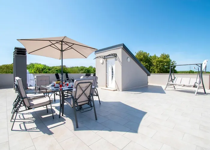 Ivana Mit Jacuzzi In Pula,istrien - By Istrabook Villa