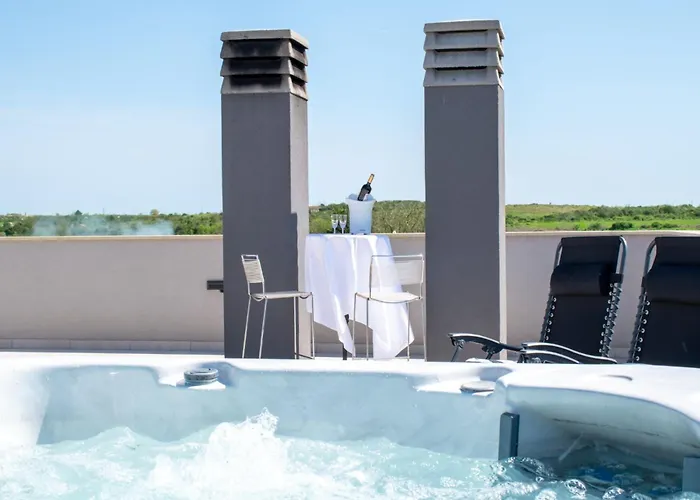 Ivana Mit Jacuzzi In Pula,istrien - By Istrabook * Pula